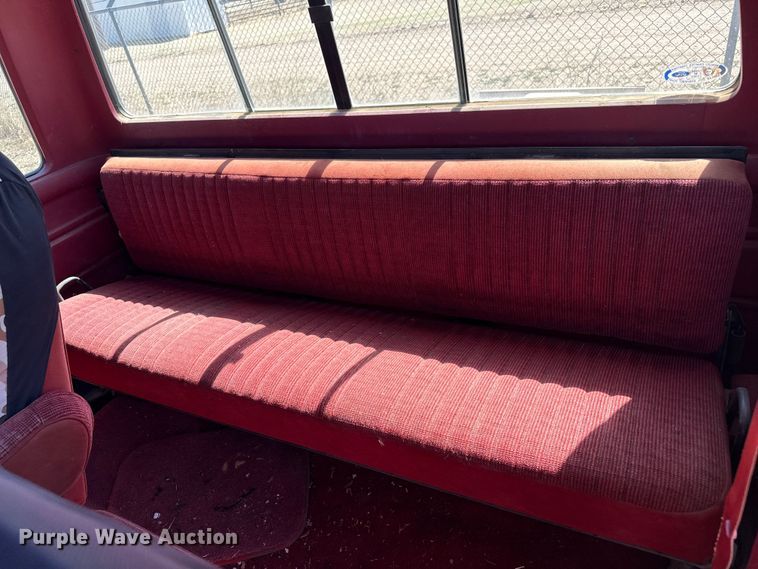 image for item DZ5332 1991 Ford F250 Ext. Cab pickup truck cab and chassis