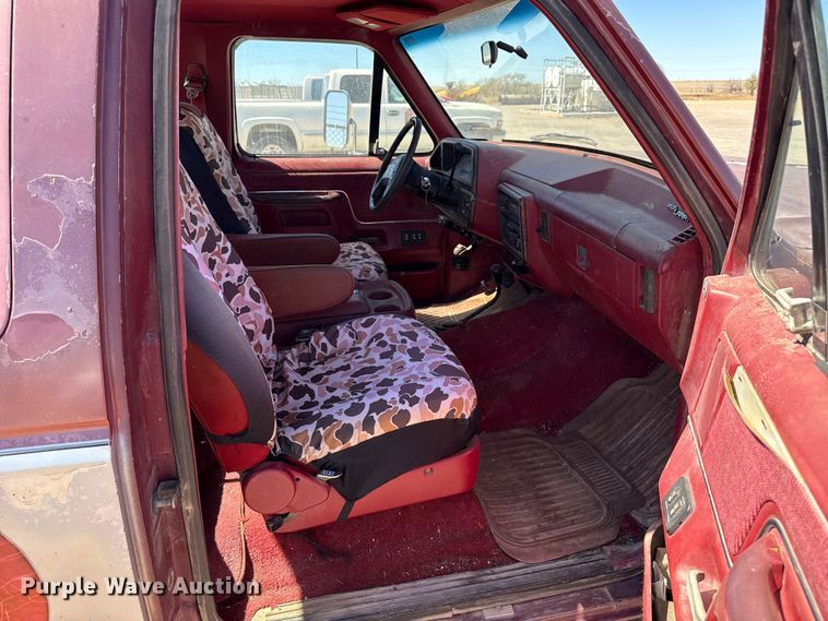 image for item DZ5332 1991 Ford F250 Ext. Cab pickup truck cab and chassis