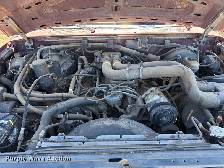 image for item DZ5332 1991 Ford F250 Ext. Cab pickup truck cab and chassis