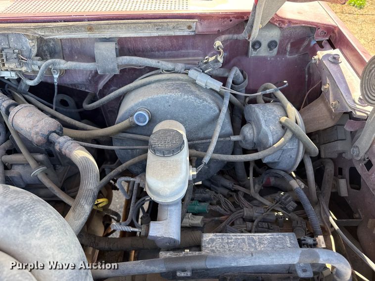 image for item DZ5332 1991 Ford F250 Ext. Cab pickup truck cab and chassis