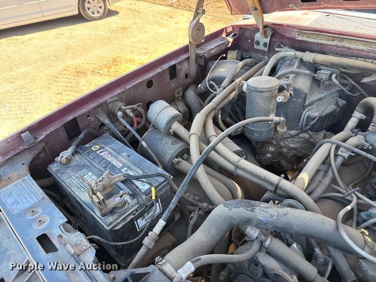 image for item DZ5332 1991 Ford F250 Ext. Cab pickup truck cab and chassis