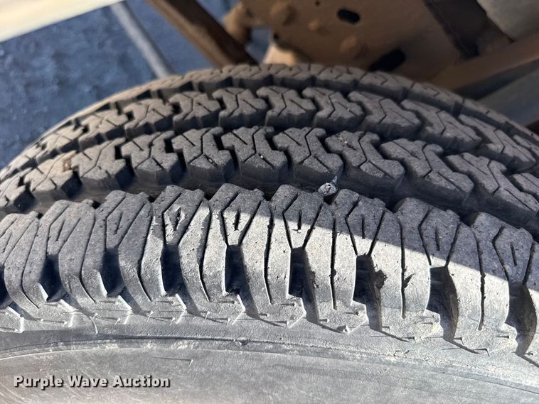 image for item DZ5332 1991 Ford F250 Ext. Cab pickup truck cab and chassis