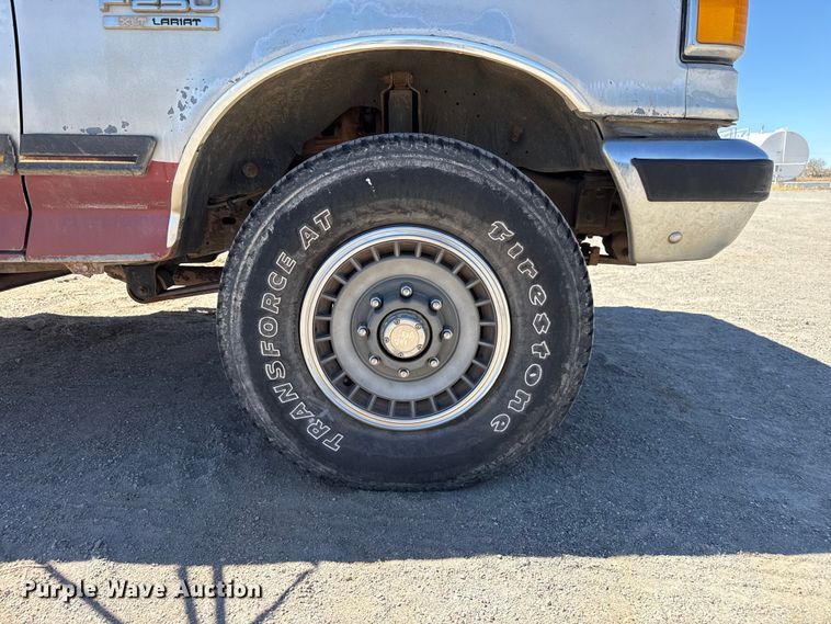 image for item DZ5332 1991 Ford F250 Ext. Cab pickup truck cab and chassis