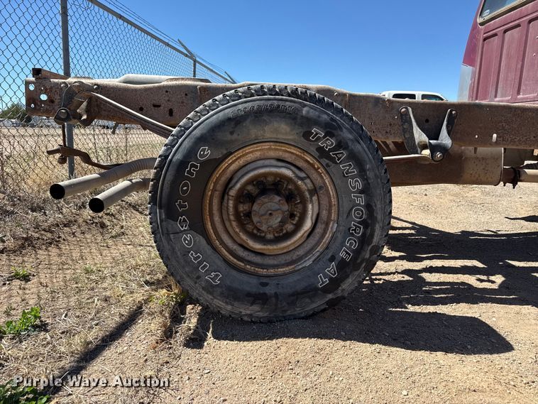 image for item DZ5332 1991 Ford F250 Ext. Cab pickup truck cab and chassis