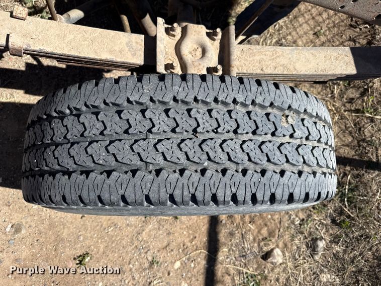 image for item DZ5332 1991 Ford F250 Ext. Cab pickup truck cab and chassis