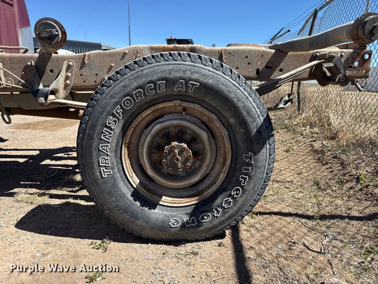 image for item DZ5332 1991 Ford F250 Ext. Cab pickup truck cab and chassis