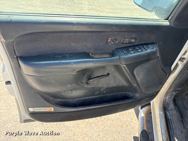 image for item DZ5333 2002 Chevrolet Silverado 1500 Crew Cab pickup truck