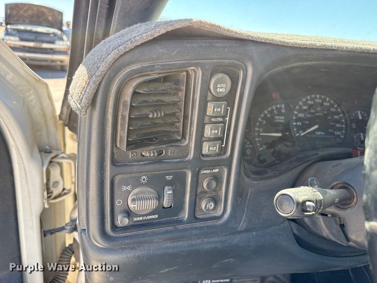 image for item DZ5333 2002 Chevrolet Silverado 1500 Crew Cab pickup truck