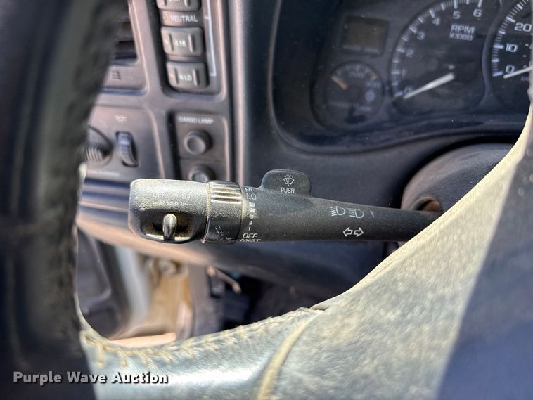 image for item DZ5333 2002 Chevrolet Silverado 1500 Crew Cab pickup truck