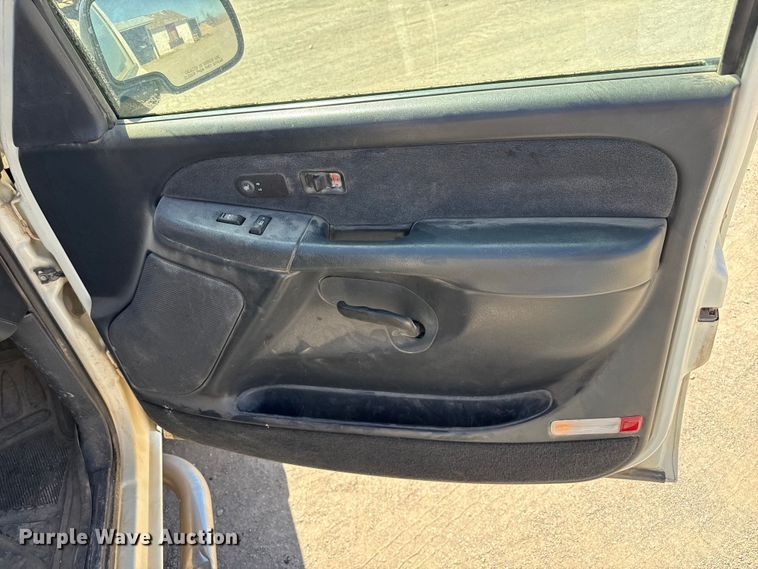 image for item DZ5333 2002 Chevrolet Silverado 1500 Crew Cab pickup truck