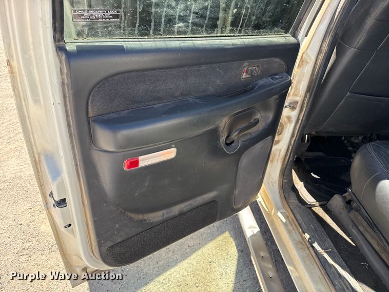 image for item DZ5333 2002 Chevrolet Silverado 1500 Crew Cab pickup truck