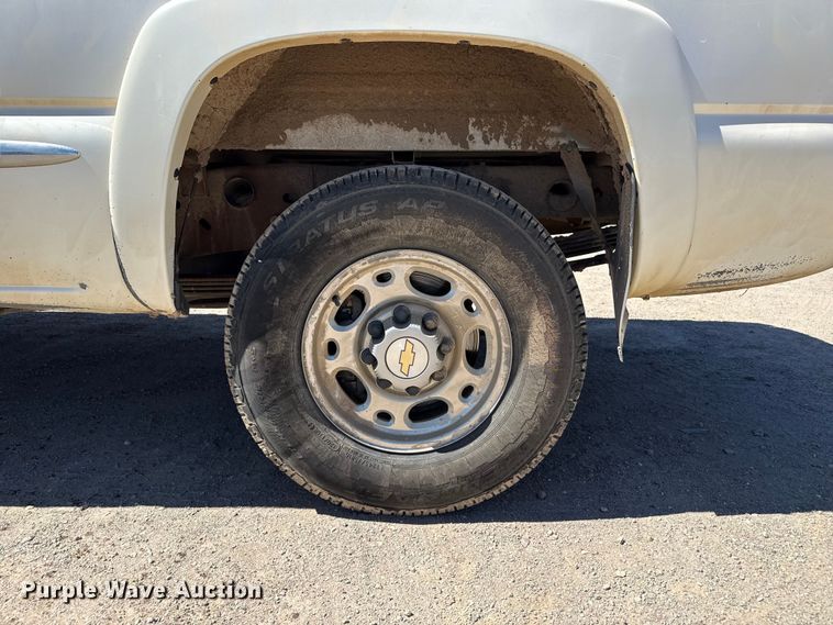 image for item DZ5333 2002 Chevrolet Silverado 1500 Crew Cab pickup truck