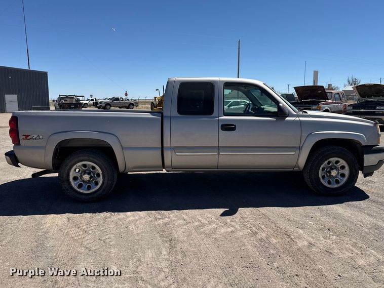 image for item DZ5334 2005 Chevrolet Silverado 1500 Ext. Cab pickup truck