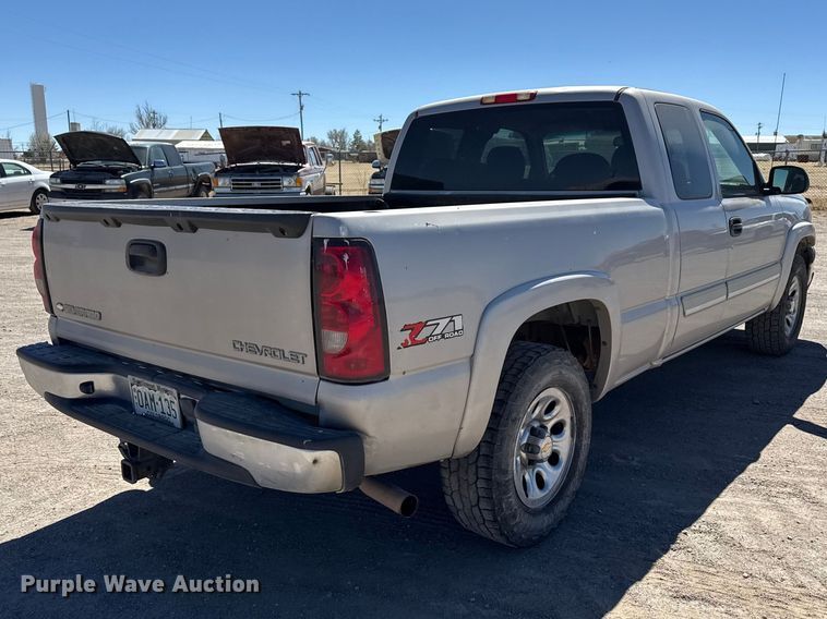 image for item DZ5334 2005 Chevrolet Silverado 1500 Ext. Cab pickup truck