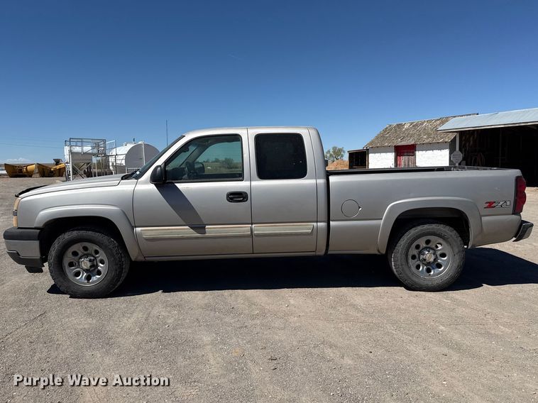image for item DZ5334 2005 Chevrolet Silverado 1500 Ext. Cab pickup truck