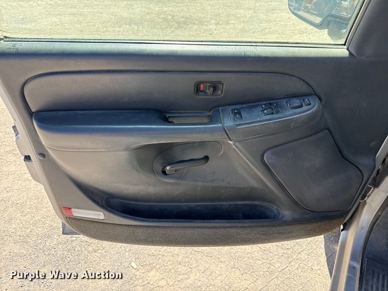 image for item DZ5334 2005 Chevrolet Silverado 1500 Ext. Cab pickup truck