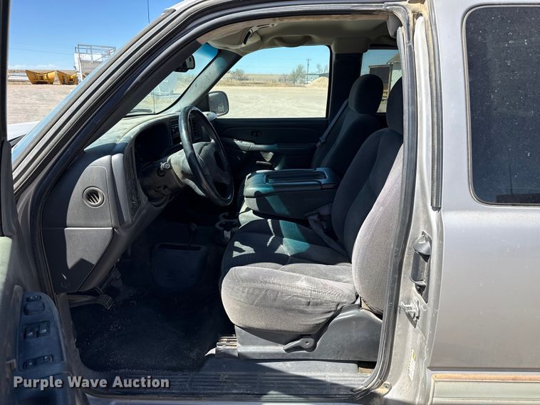 image for item DZ5334 2005 Chevrolet Silverado 1500 Ext. Cab pickup truck