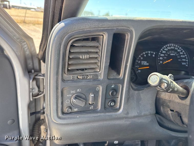 image for item DZ5334 2005 Chevrolet Silverado 1500 Ext. Cab pickup truck
