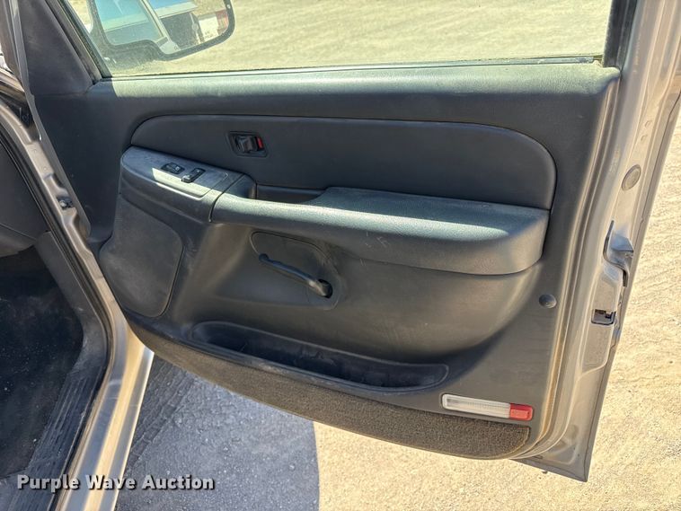 image for item DZ5334 2005 Chevrolet Silverado 1500 Ext. Cab pickup truck