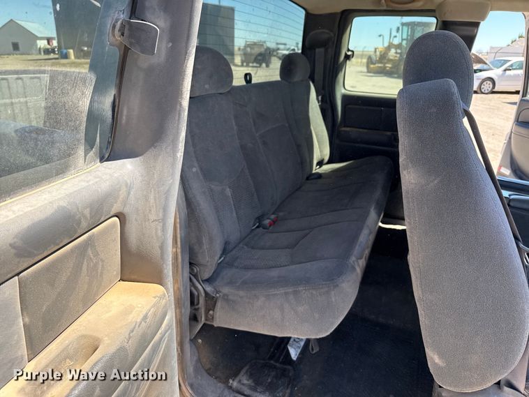 image for item DZ5334 2005 Chevrolet Silverado 1500 Ext. Cab pickup truck