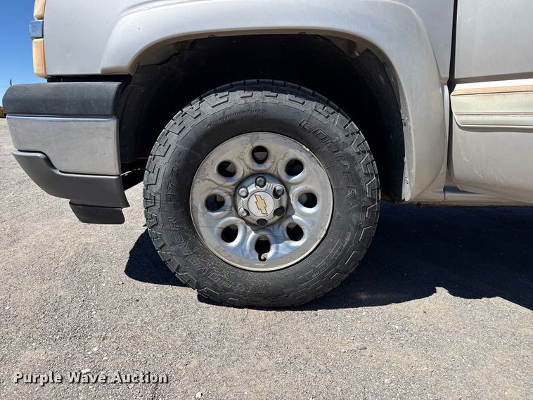 image for item DZ5334 2005 Chevrolet Silverado 1500 Ext. Cab pickup truck