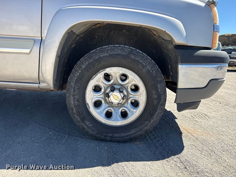 image for item DZ5334 2005 Chevrolet Silverado 1500 Ext. Cab pickup truck