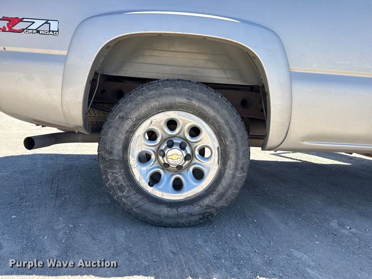 image for item DZ5334 2005 Chevrolet Silverado 1500 Ext. Cab pickup truck