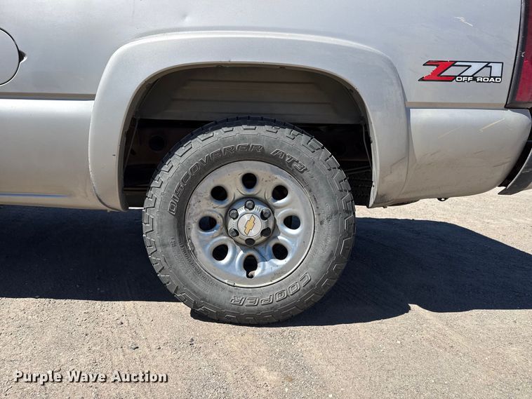 image for item DZ5334 2005 Chevrolet Silverado 1500 Ext. Cab pickup truck