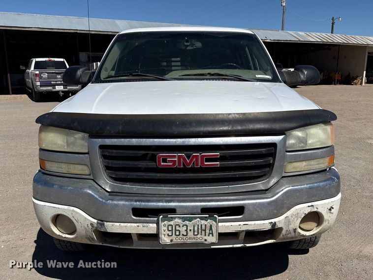 image for item DZ5335 2004 GMC Sierra 2500 Crew Cab pickup truck cab and chassis