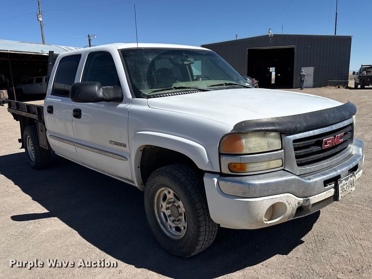 image for item DZ5335 2004 GMC Sierra 2500 Crew Cab pickup truck cab and chassis