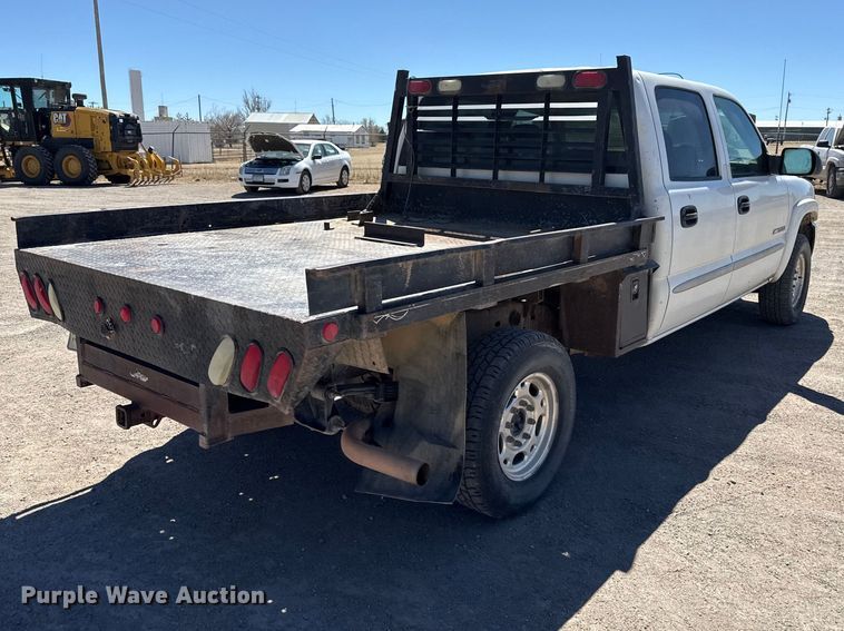 image for item DZ5335 2004 GMC Sierra 2500 Crew Cab pickup truck cab and chassis