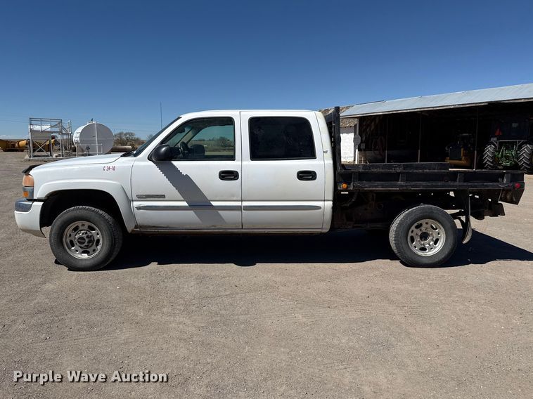 image for item DZ5335 2004 GMC Sierra 2500 Crew Cab pickup truck cab and chassis