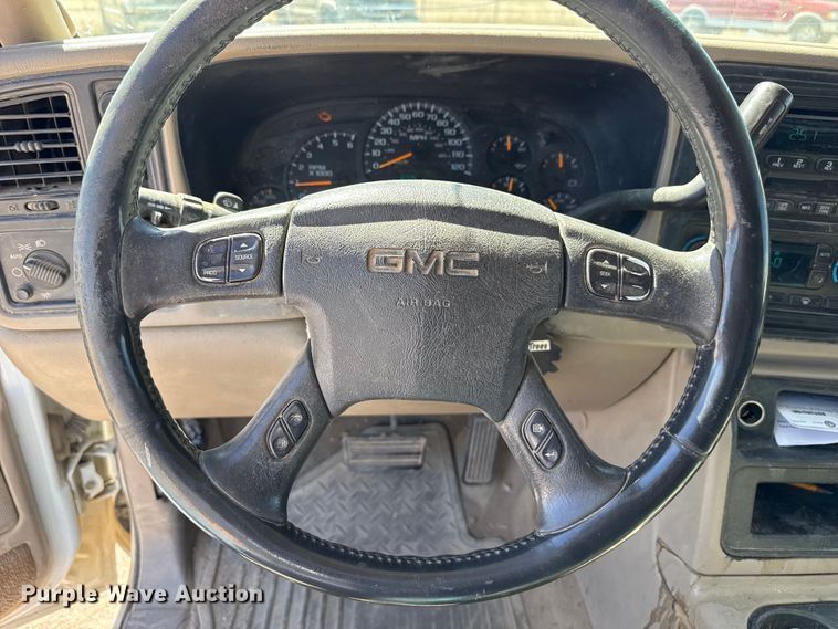 image for item DZ5335 2004 GMC Sierra 2500 Crew Cab pickup truck cab and chassis