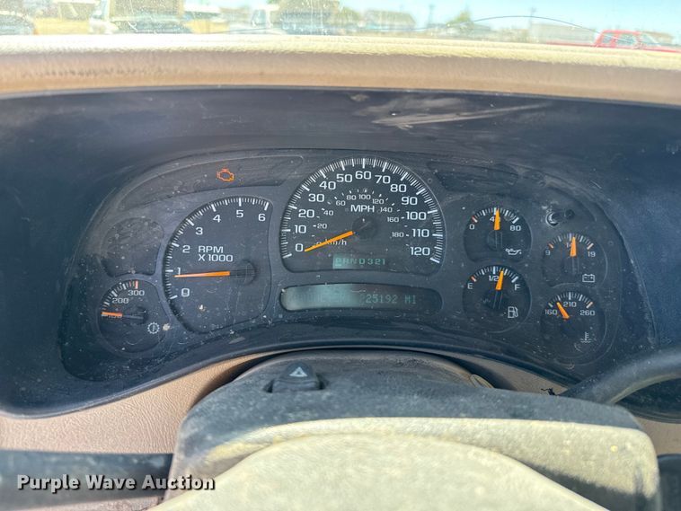 image for item DZ5335 2004 GMC Sierra 2500 Crew Cab pickup truck cab and chassis