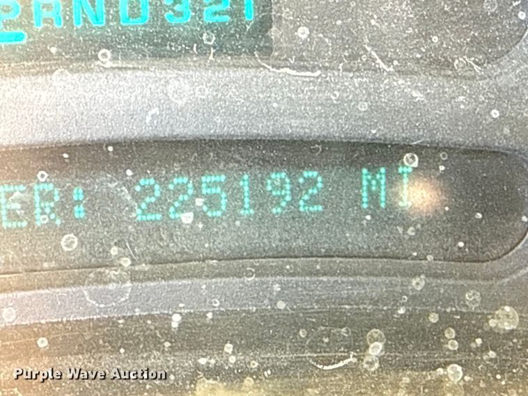 image for item DZ5335 2004 GMC Sierra 2500 Crew Cab pickup truck cab and chassis