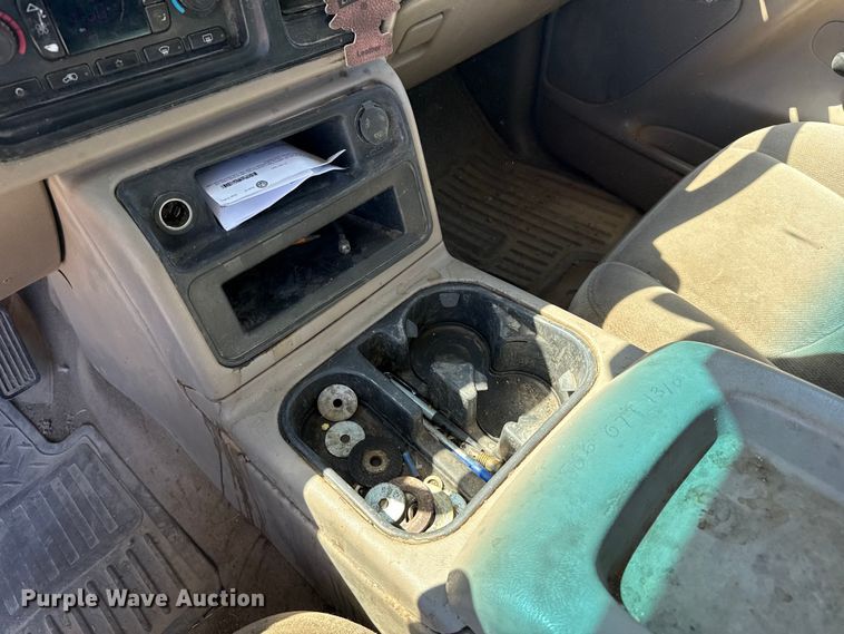 image for item DZ5335 2004 GMC Sierra 2500 Crew Cab pickup truck cab and chassis