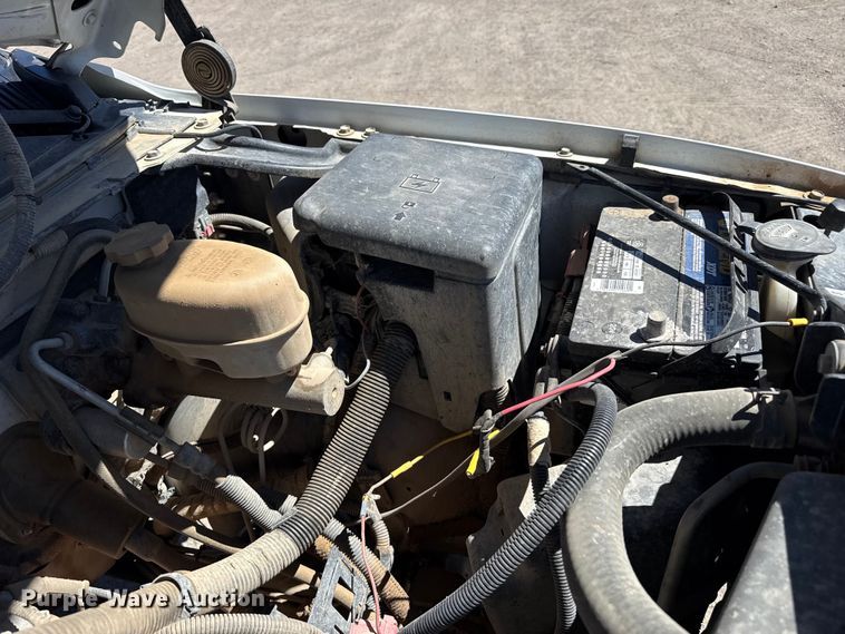 image for item DZ5335 2004 GMC Sierra 2500 Crew Cab pickup truck cab and chassis