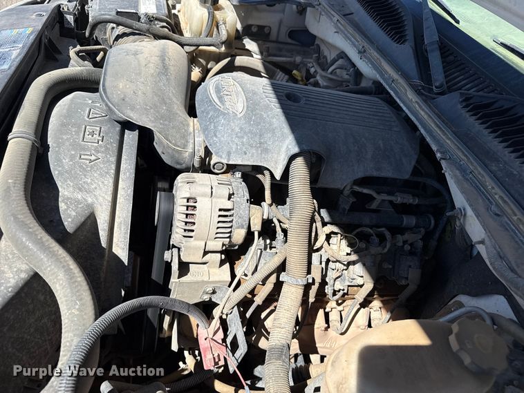 image for item DZ5335 2004 GMC Sierra 2500 Crew Cab pickup truck cab and chassis