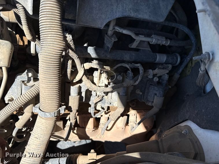 image for item DZ5335 2004 GMC Sierra 2500 Crew Cab pickup truck cab and chassis