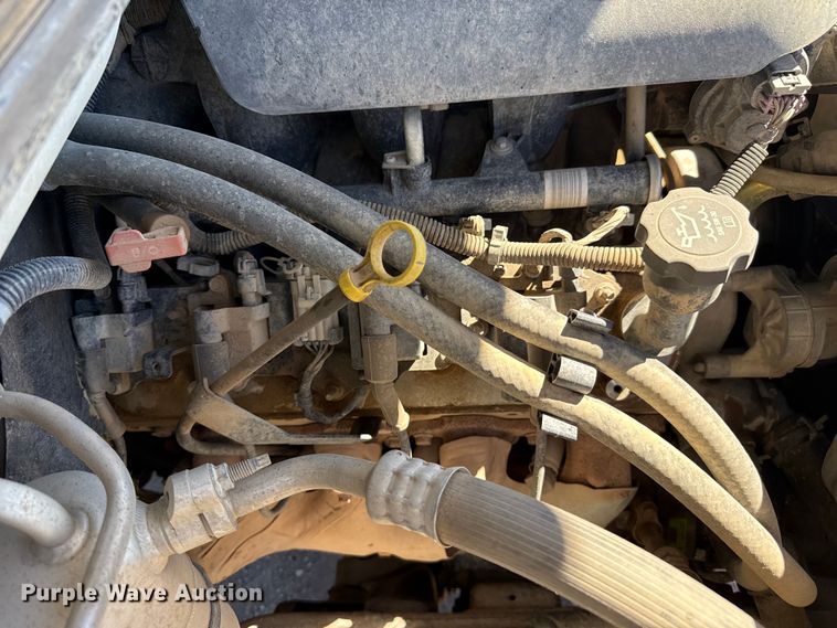 image for item DZ5335 2004 GMC Sierra 2500 Crew Cab pickup truck cab and chassis