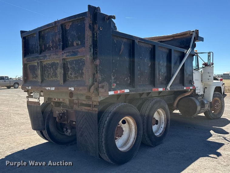 image for item DZ5338 1981 Mack R686ST dump truck