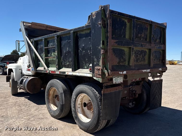 image for item DZ5338 1981 Mack R686ST dump truck
