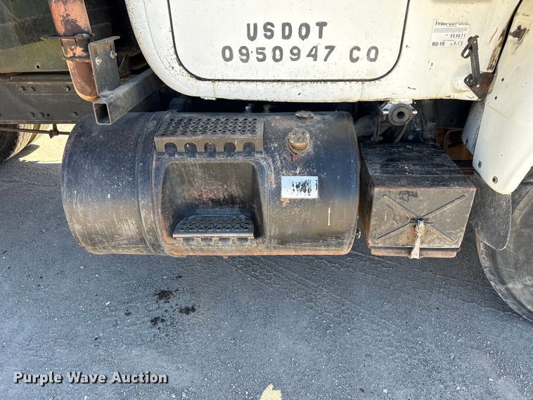 image for item DZ5338 1981 Mack R686ST dump truck