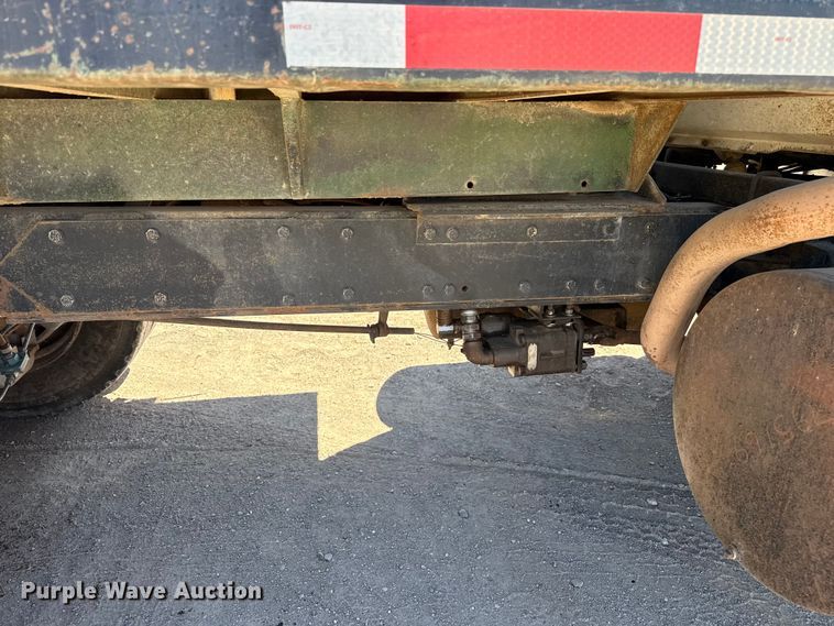 image for item DZ5338 1981 Mack R686ST dump truck