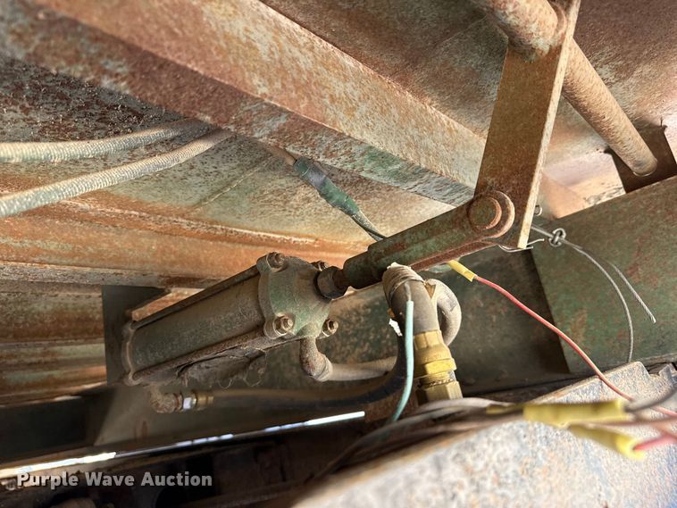 image for item DZ5338 1981 Mack R686ST dump truck