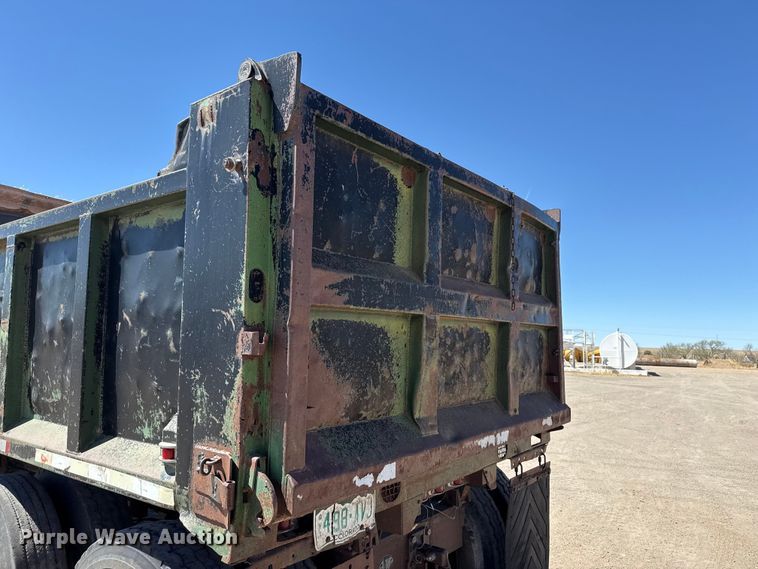 image for item DZ5338 1981 Mack R686ST dump truck