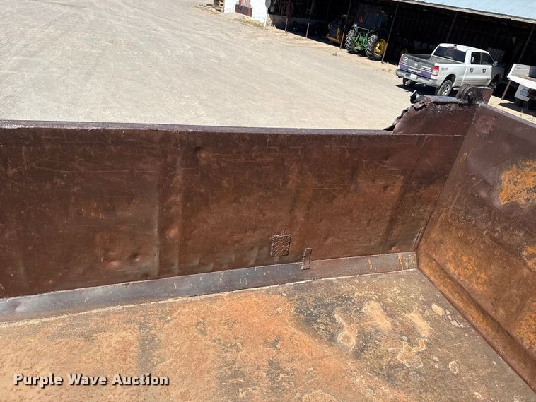 image for item DZ5338 1981 Mack R686ST dump truck