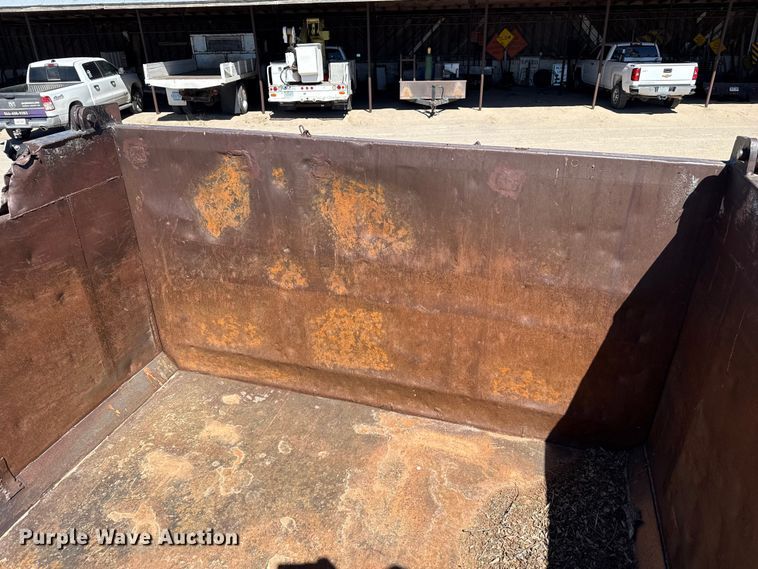 image for item DZ5338 1981 Mack R686ST dump truck