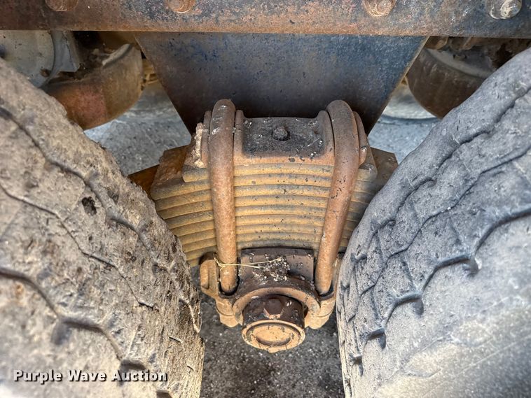 image for item DZ5338 1981 Mack R686ST dump truck