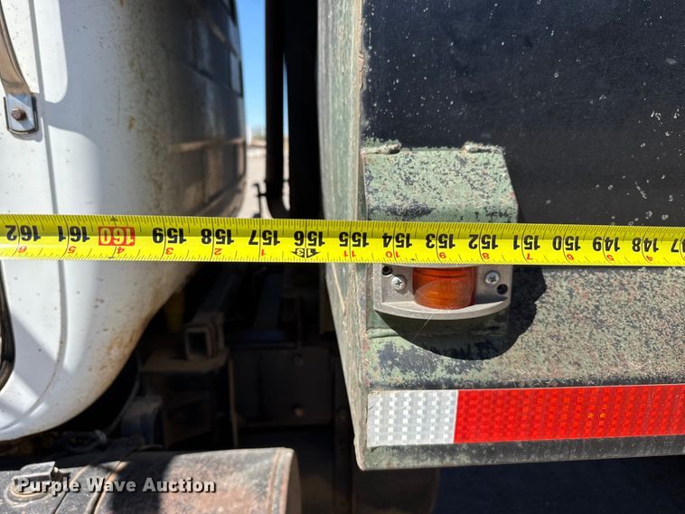 image for item DZ5338 1981 Mack R686ST dump truck